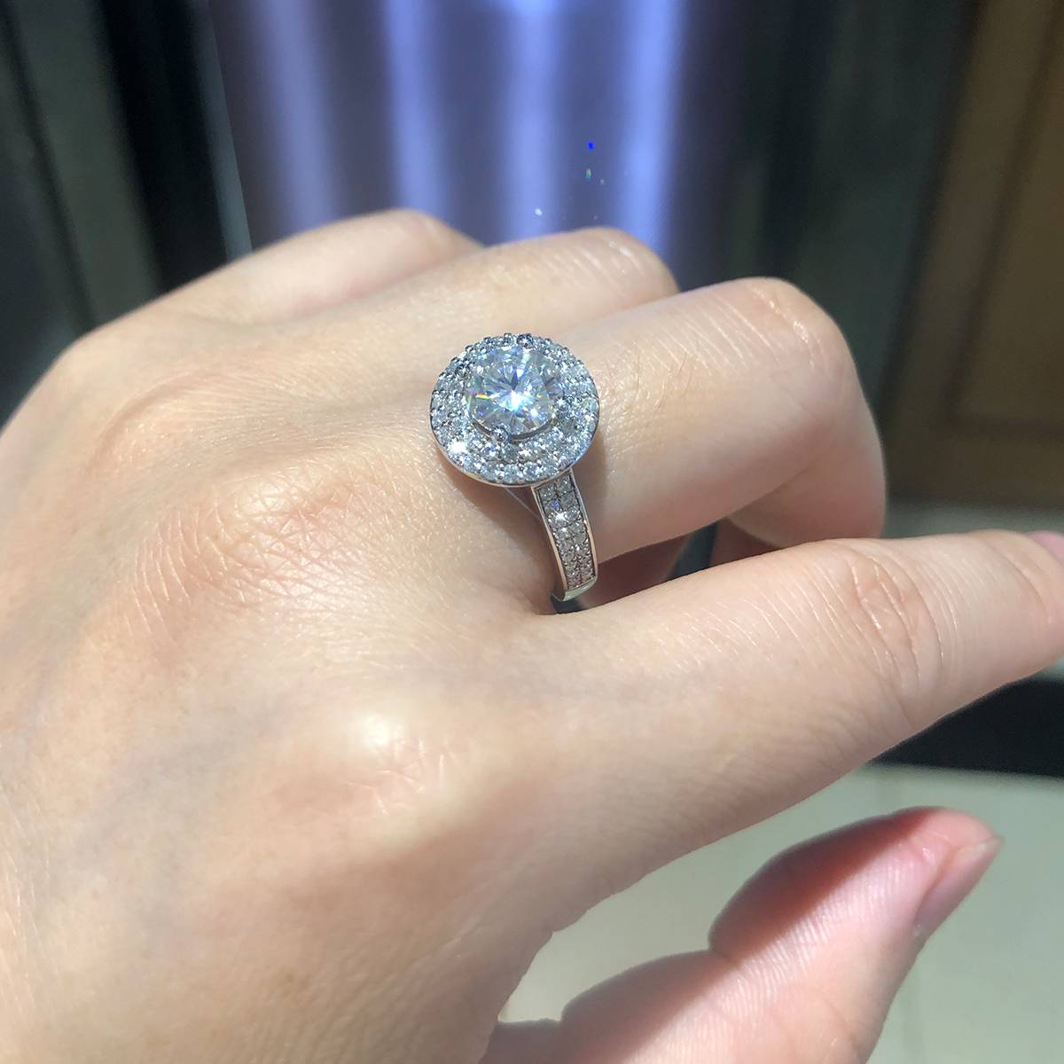圆包女戒S925银镀白金定制选款主石莫桑钻1.2ct/副石高碳钻